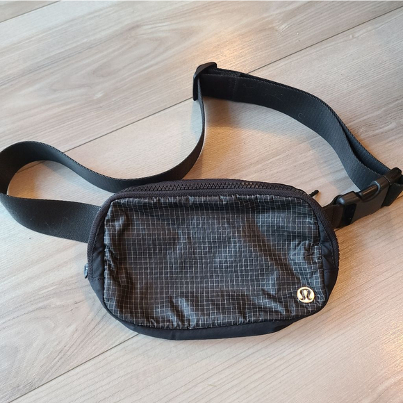 lululemon athletica Other - Lululemon Go Everywhere Black Checkered Waterproof Belt Bag 1L